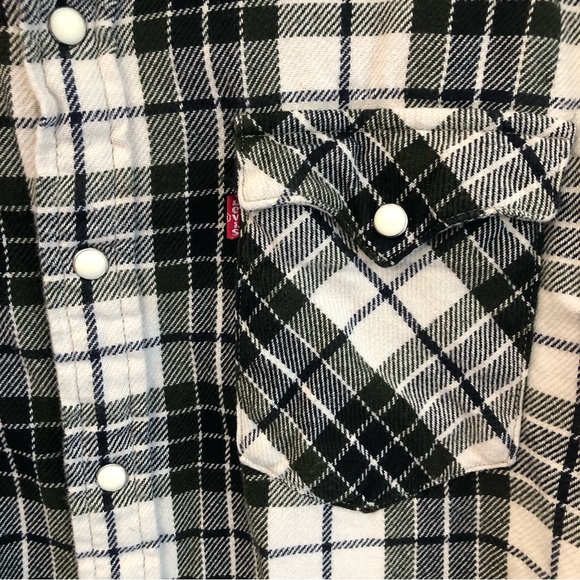Levi’s women’s plaid flannel shirt - Picture 10 of 10
